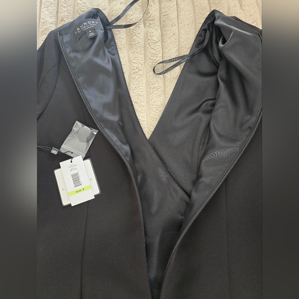 Chic Black Blazer Dress with Gold Sequin Hem - Picture 5 of 5